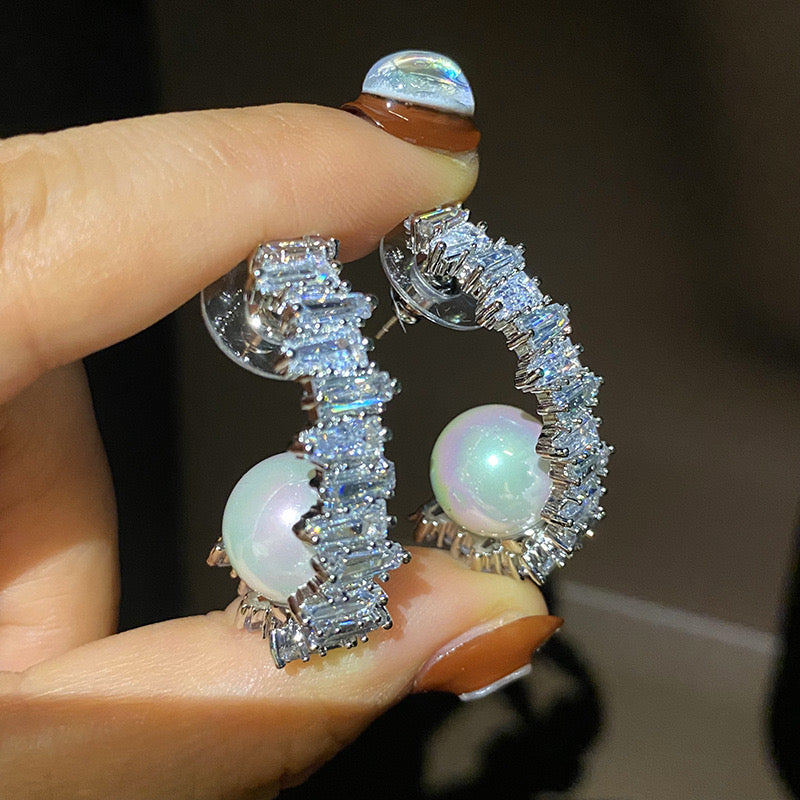 Arc-shaped Zircon Pearl Earrings