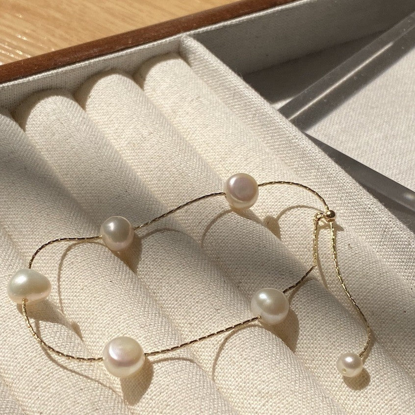 Irregular Natural Pearl Bracelet with Baby's Breath Design