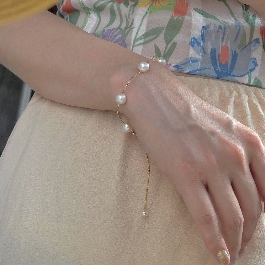 Irregular Natural Pearl Bracelet with Baby's Breath Design