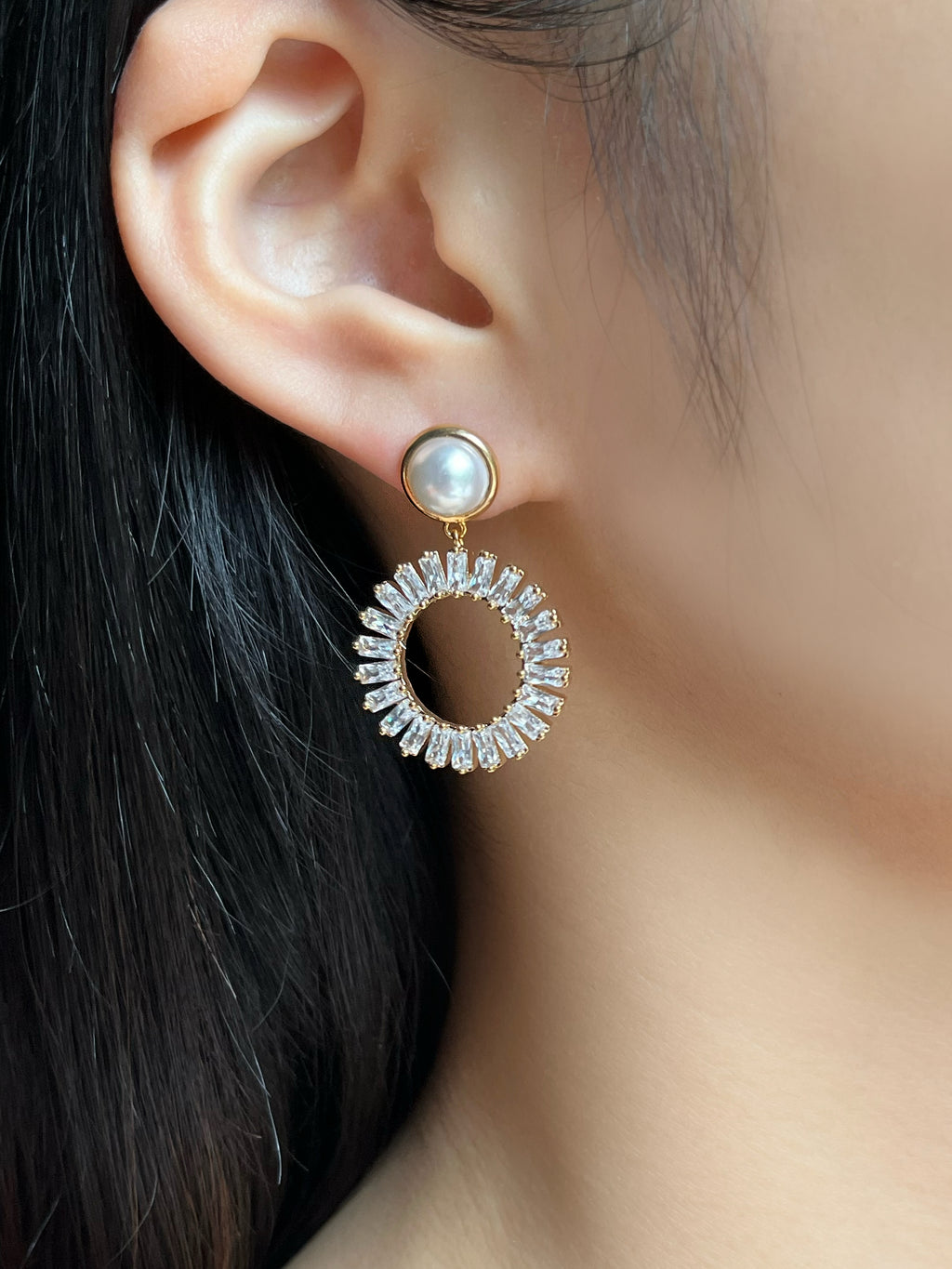 Round Zircon Earrings