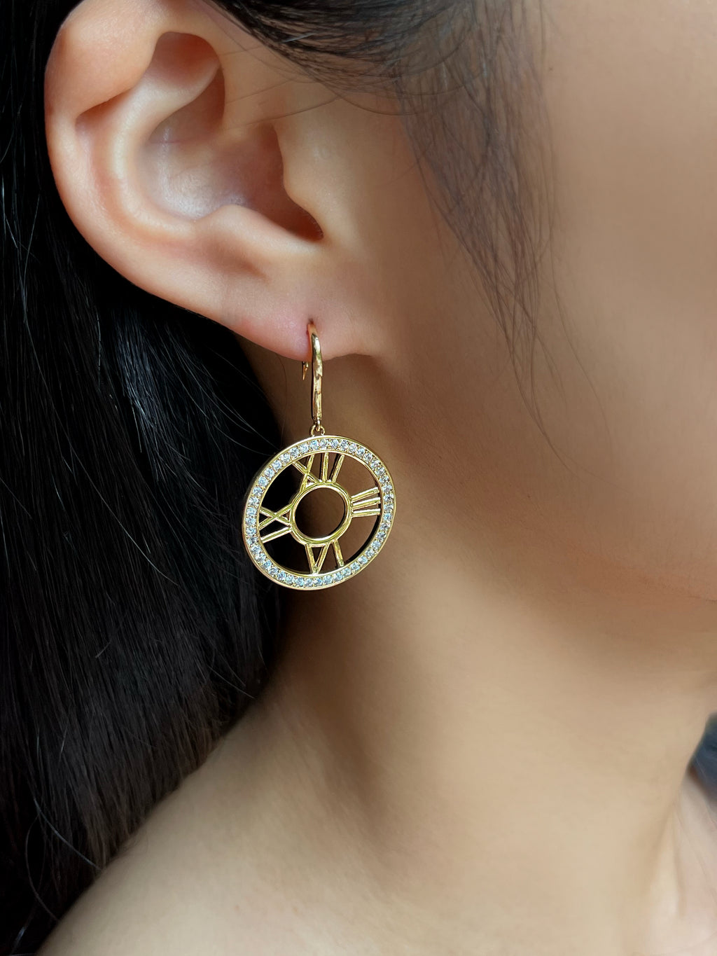 18k Gold Roman Numeral Round Earrings
