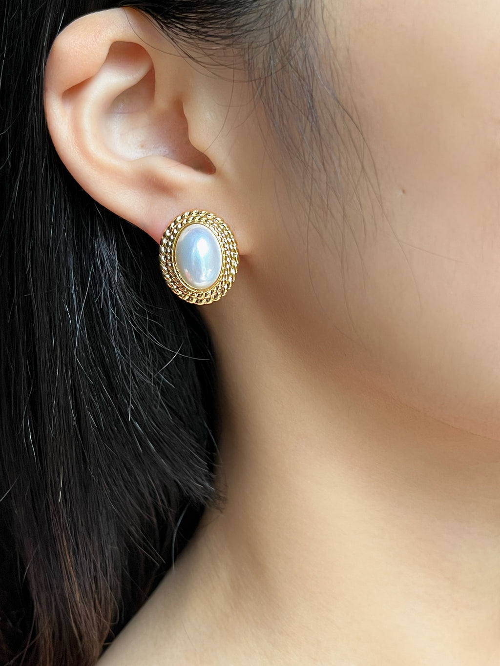 18k Gold Classic Pearl Stud Earrings