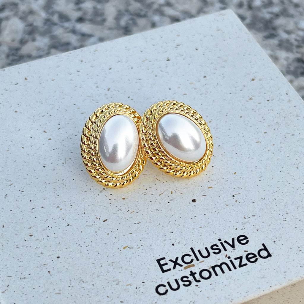 18k Gold Classic Pearl Stud Earrings