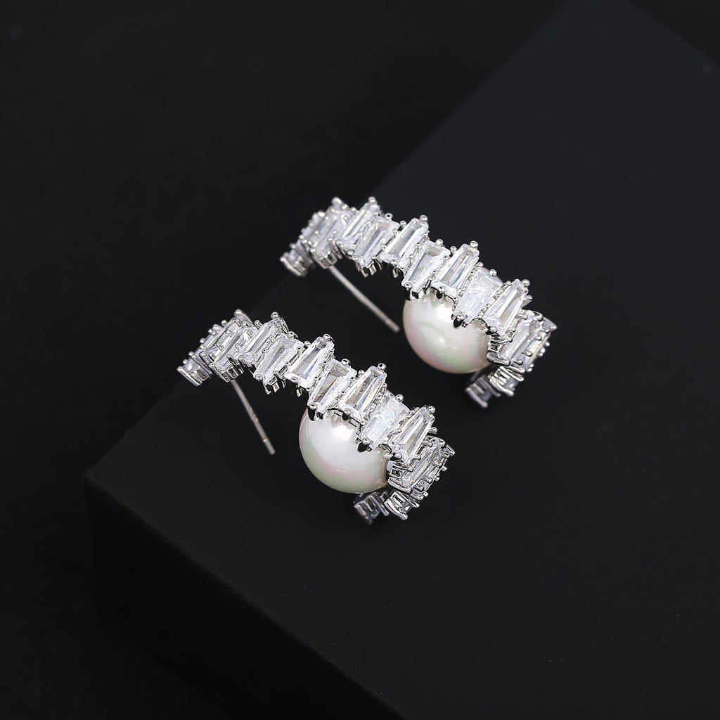 Arc-shaped Zircon Pearl Earrings