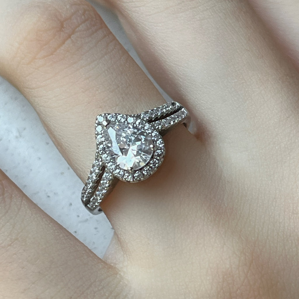 925 Silver Teardrop Zircon Ring